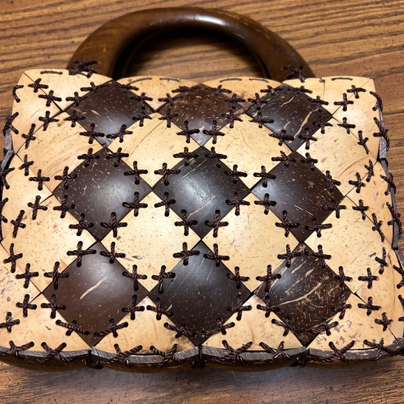Vintage coconut purse with wooden handles. Good vintage condition. - Picture 1 of 4